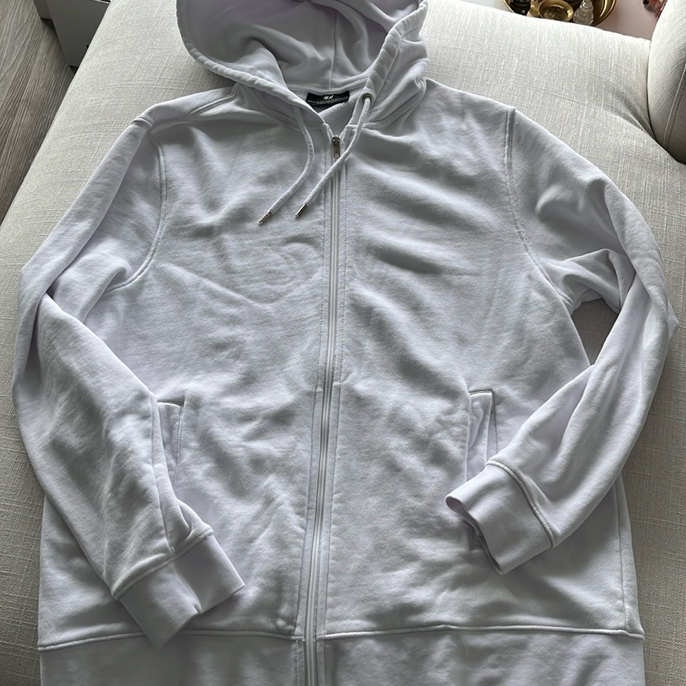 H + M women’s white hoodie